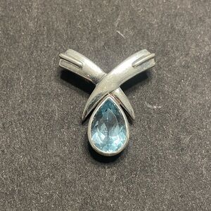 ELEGANT 925 STERLING SILVER AND BLUE TOPAZ  PENDANT